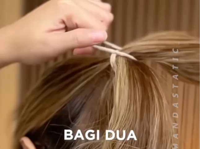 Membagi dan Mengikat Rambut