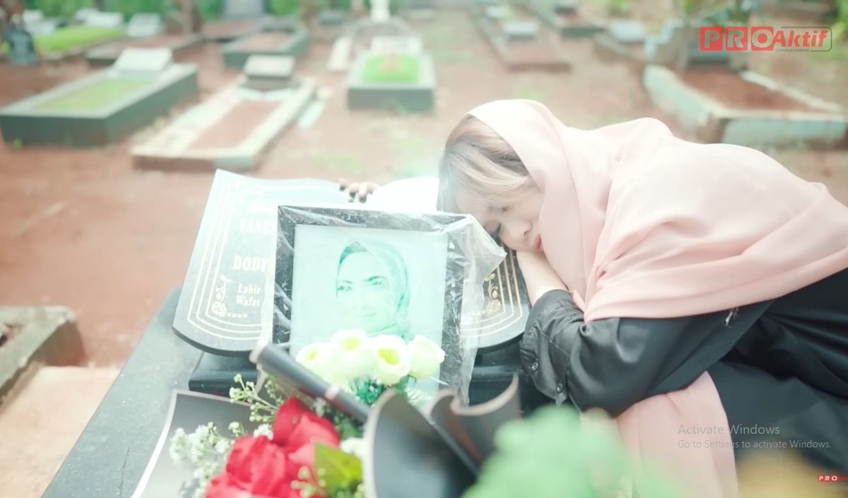 3. Tampilkan Makam Vanessa Angel