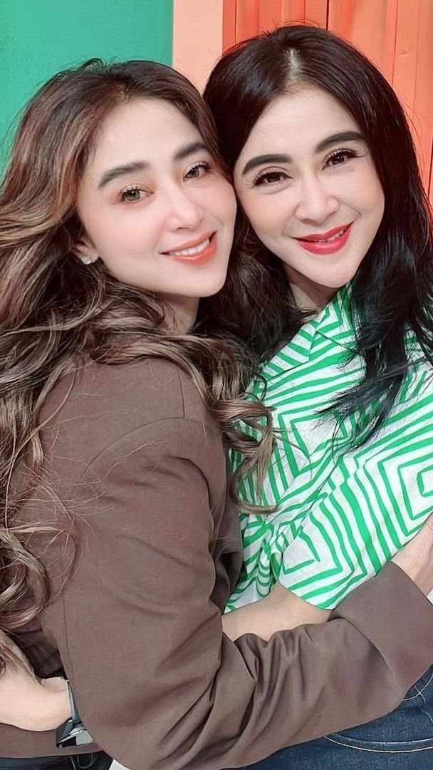 Dikira Kembar dengan Dewi Perssik oleh Netizen