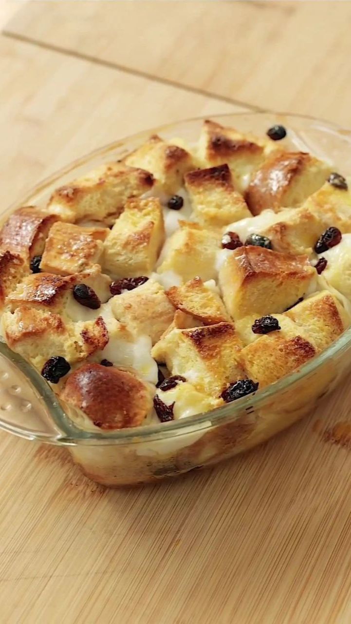 Slurrp, Bikin Pudding Roti dengan Toping Kismis dan Kelapa Muda