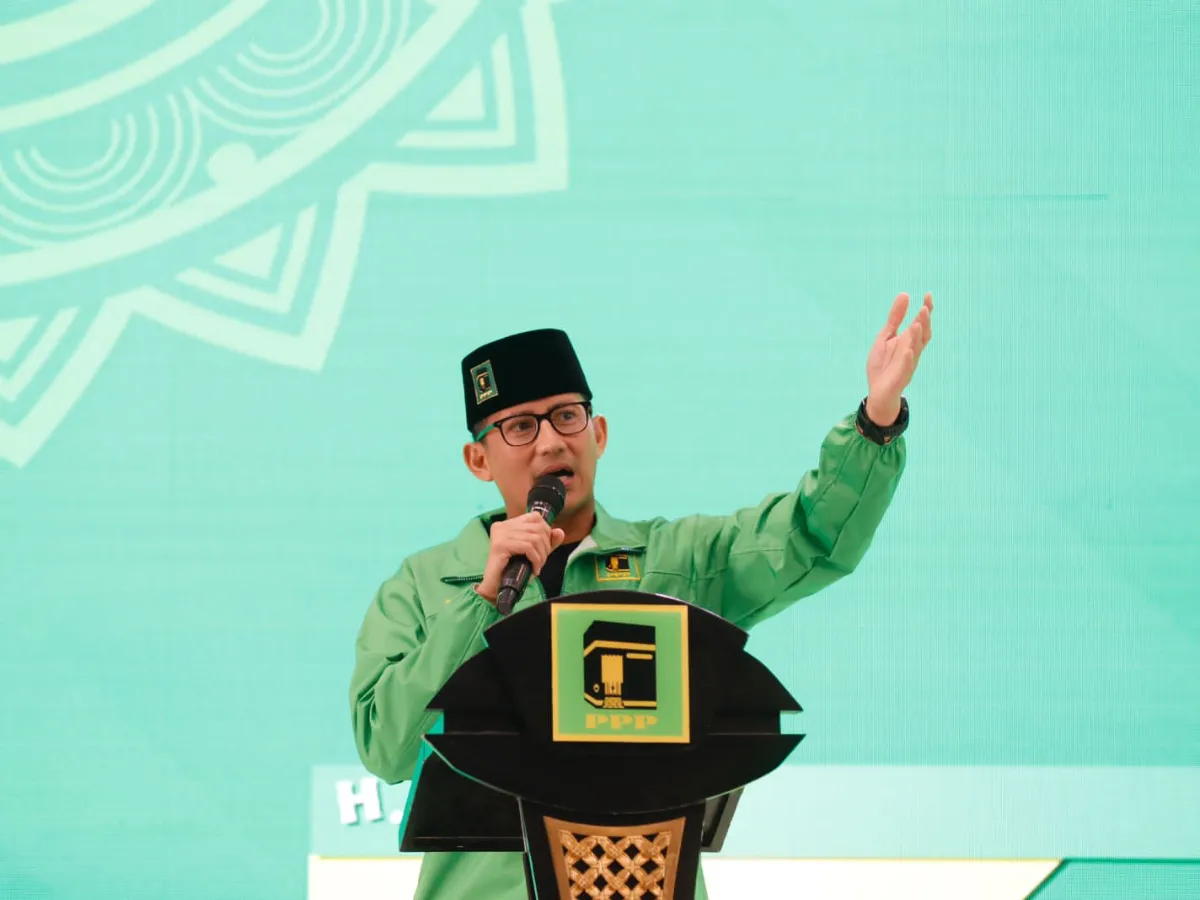 1. Menparekraf Sandiaga Uno