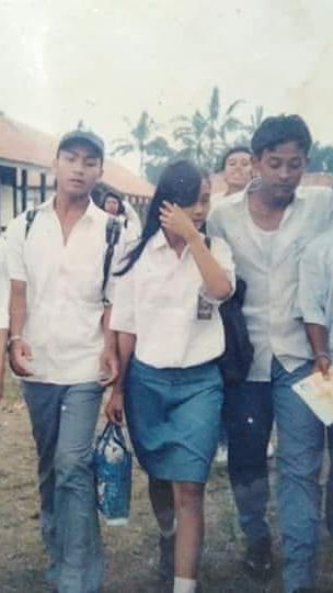 Potret Siswa SMA Tahun 1994: Salfok Cewek di Tengah, Disebut Ketua Geng