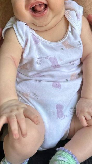 Kamari juga terlihat memiliki tubuh yang chubby dan menggemaskan.