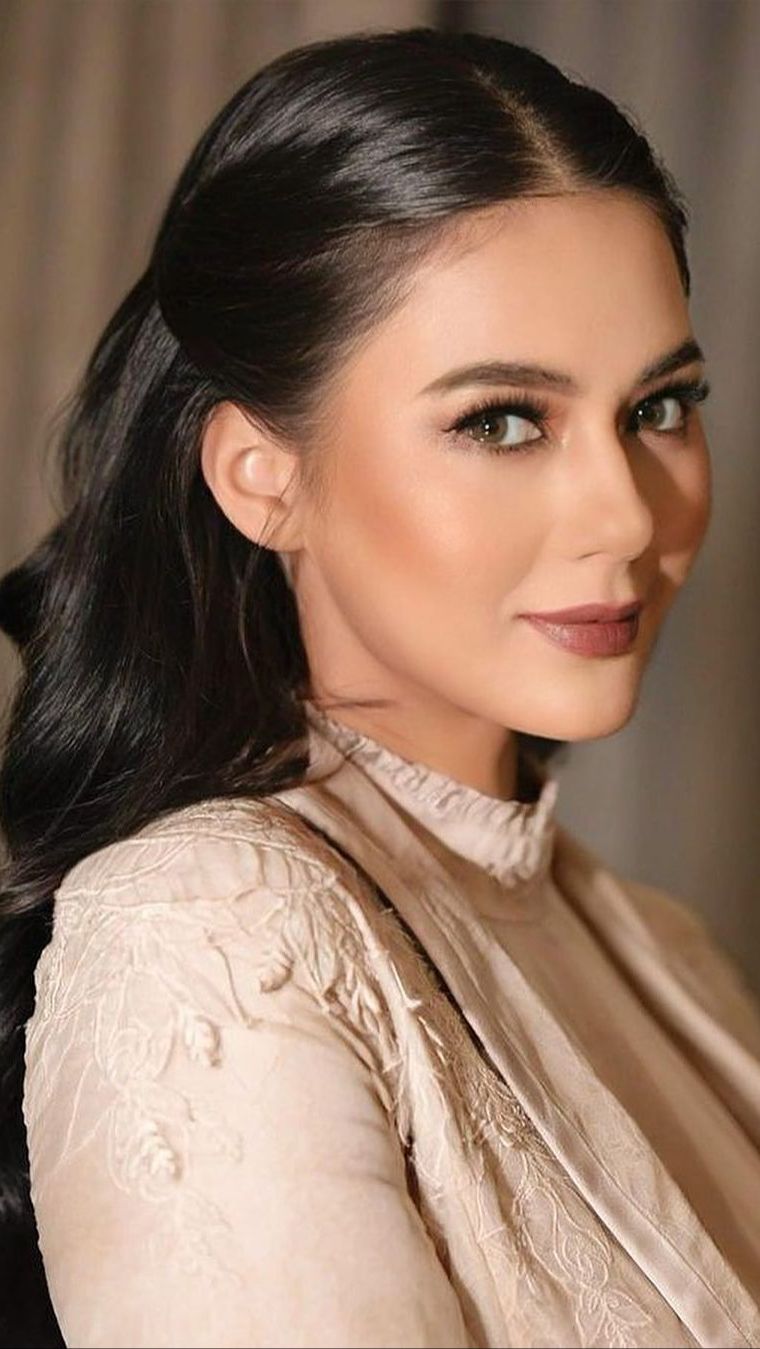 Makeup Bold Paula Verhoeven Bikin Pangling, Dipuji bak Barbie Sawo Matang