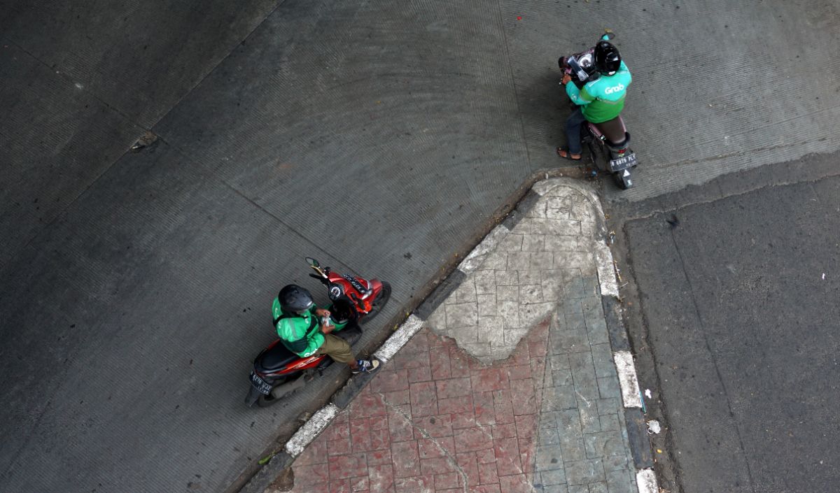 Customer Sedang Bersedih
