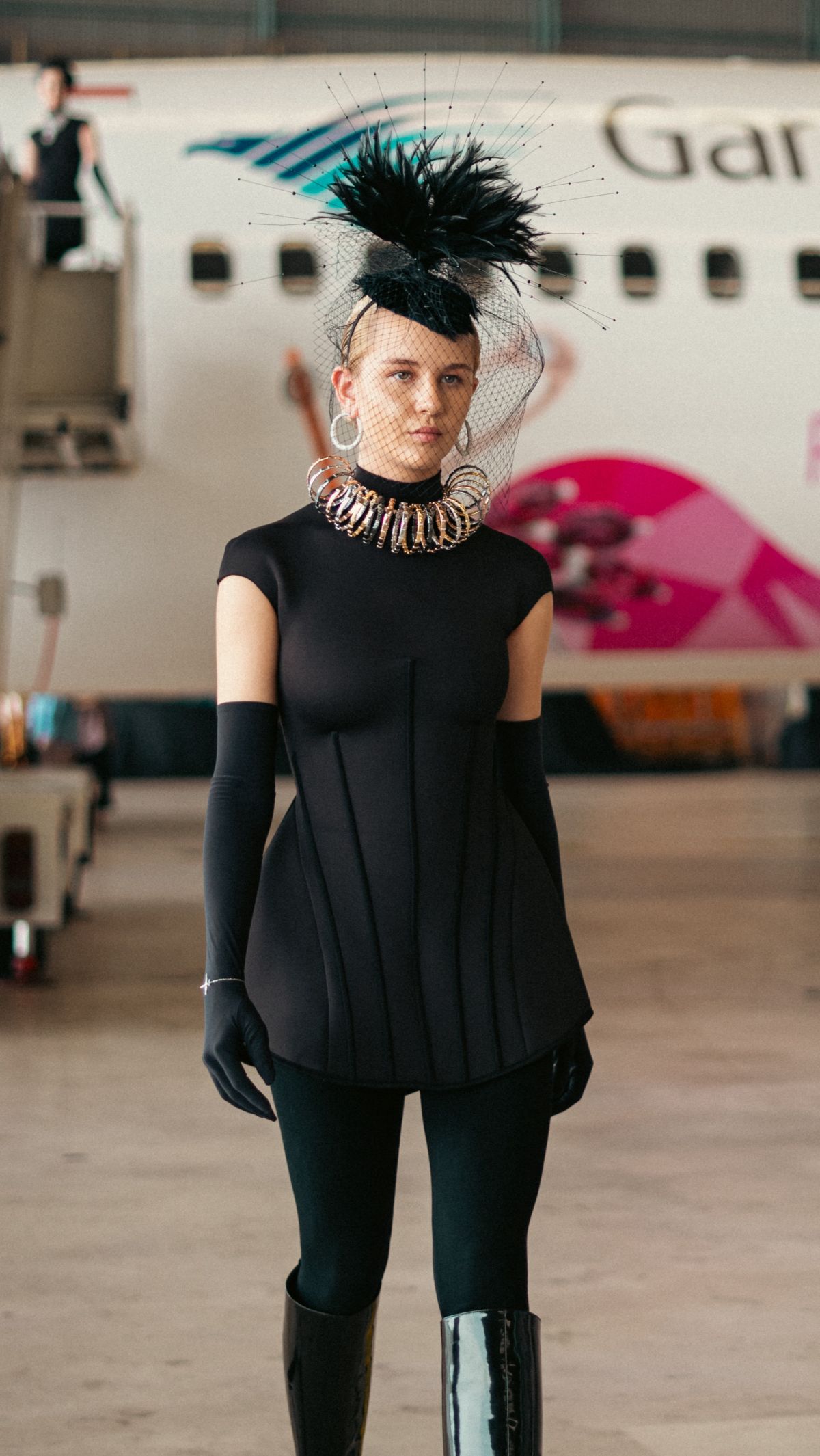 Desain Seru Perhiasan dengan  Penuh Detail Avant Garde