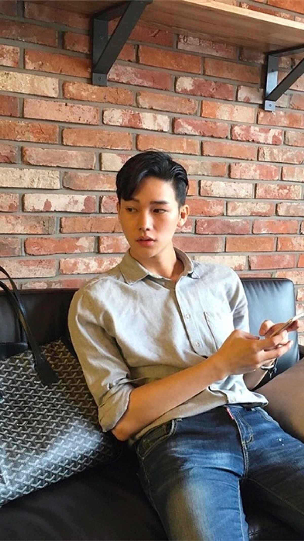 Tampil di Fashion Week