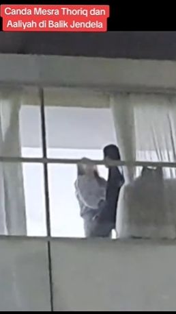 Dalam video yang diunggah oleh akun tiktok @cageur.bageur, diketahui ada sesosok yang diduga adalah Thariq Halilintar dan Aaliyah Massaid.