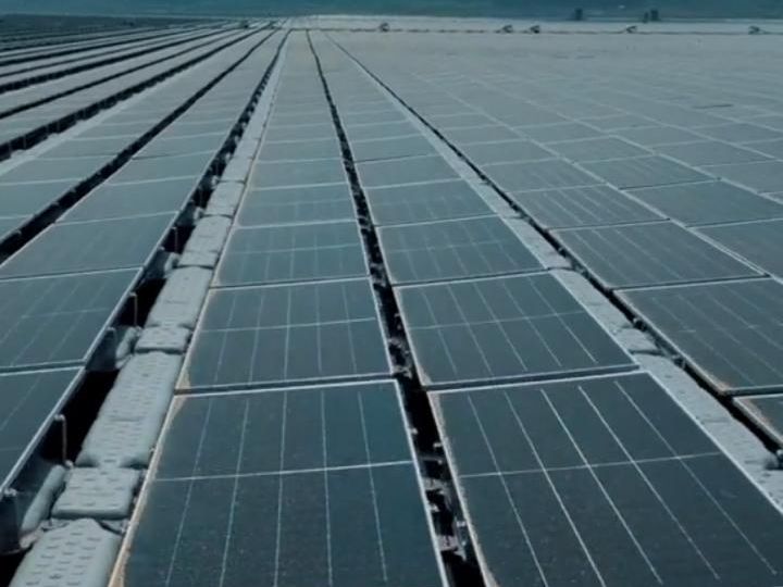 Luasnya Setara 14 Lapangan Sepak Bola, Ini Potret Solar Farm Terbesar ...