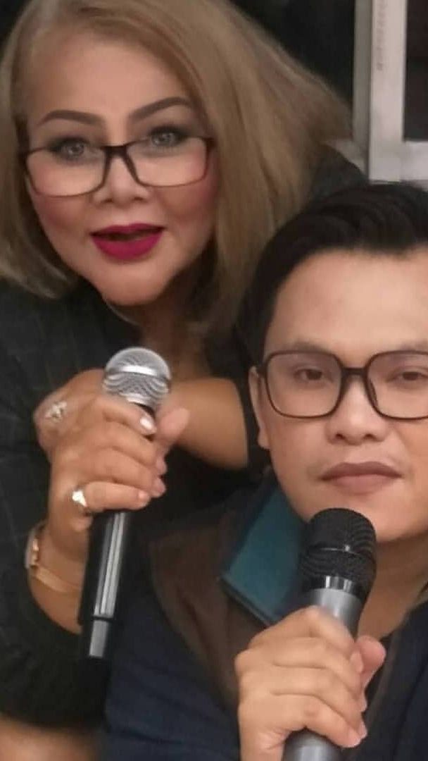 Sampai sekarang Eva masih aktif sebagai penyanyi.