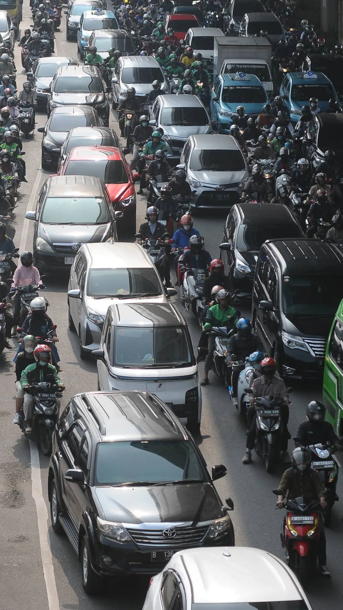 Adapun sanksi tilang untuk kendaraan roda dua yang tidak lolos uji emisi sebesar Rp250 ribu.