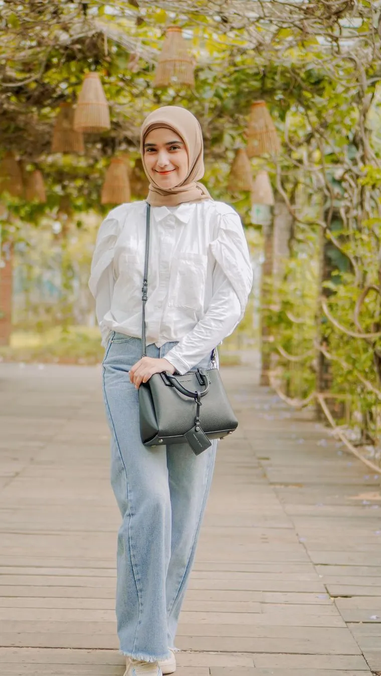 Nadya Mustika Nempel-Nempel ke Telinga Kekasih, Cekikan Sehabis Ditegur Larissa Chou