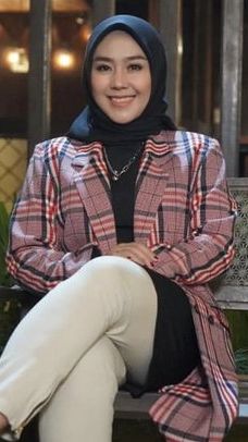 Walaupun telah berganti pekerjaan, sebagai seorang ibu satu anak, kadang-kadang dia masih menyenangkan diri dengan menyanyi dalam beberapa kesempatan.