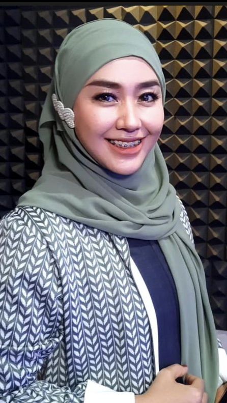 Bagaimana pendapat kalian mengenai penampilan terbaru Gita KDI ini? Semakin memukau, bukan?