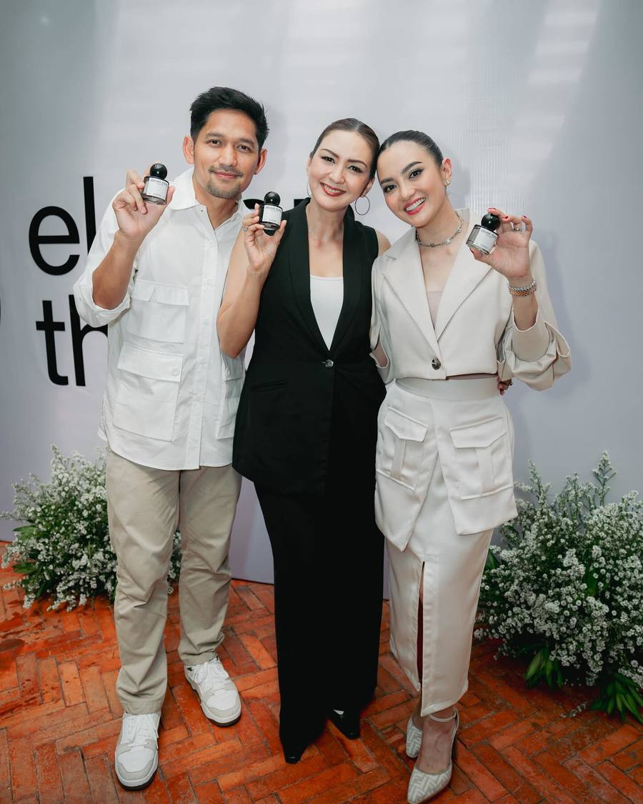 Bersama Donna Agnesia