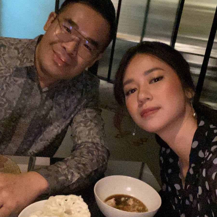 Leo, pebisnis sukses dengan usaha fashion dan kuliner, tak heran karena ia menyelesaikan pendidikan tinggi hingga jenjang Master di Amerika Serikat.