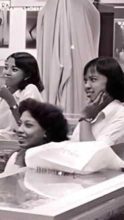 Nostalgia Potret Jadul Sarinah Tahun 1984, Netizen Salfok Gaya Rambut Hits Para SPG