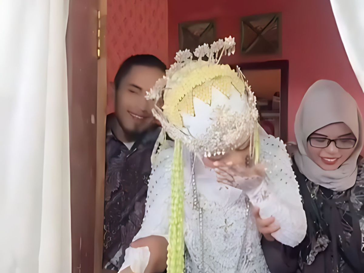 Momen Pengantin Wanita Malu tapi Bahagia Nikah dengan Pemuda yang Sekampung, Auto Jadi Tontonan Warga: Definisi The Real Pacar 5 Langkah