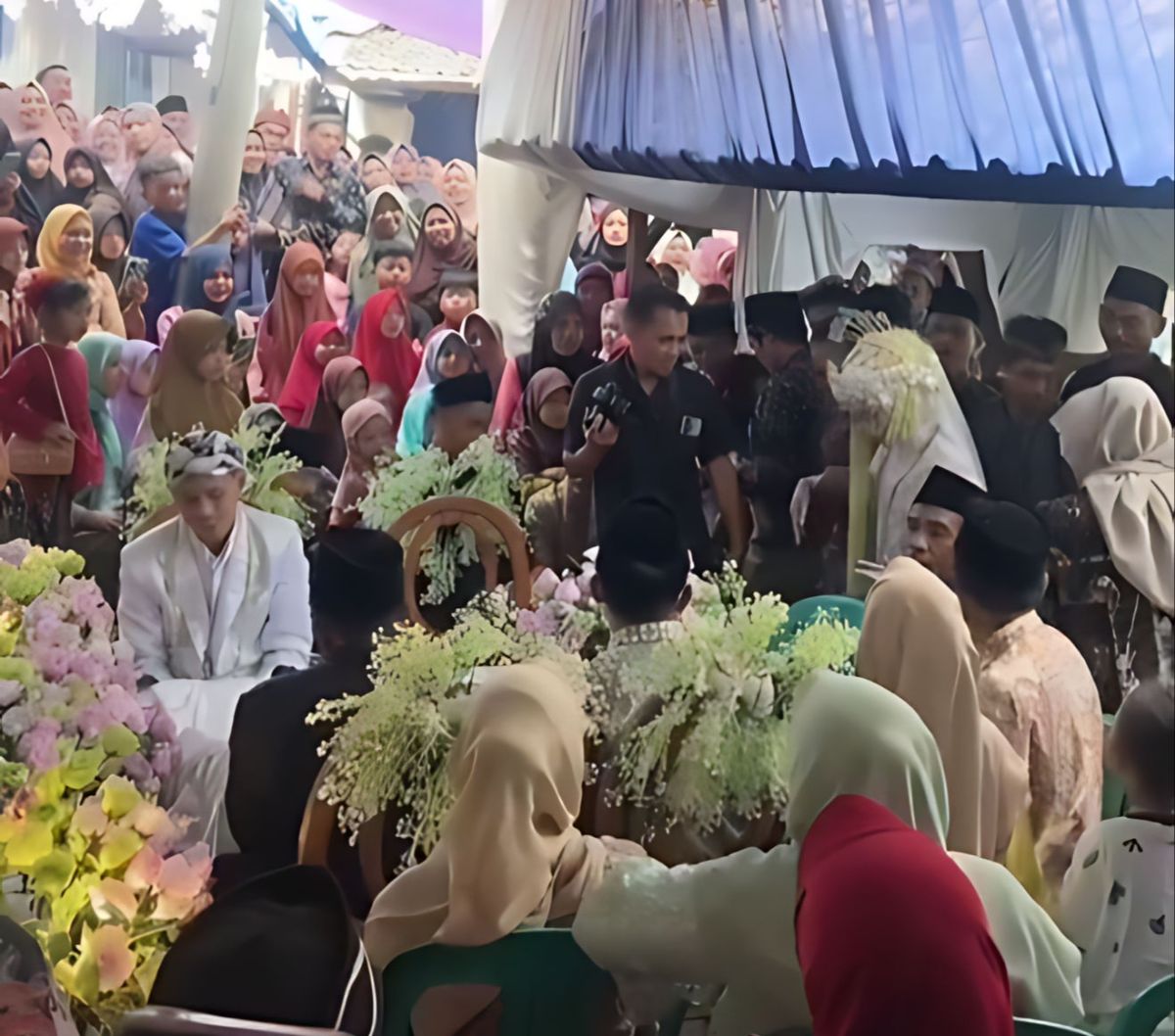 Momen Pengantin Wanita Malu tapi Bahagia Nikah dengan Pemuda yang Sekampung, Auto Jadi Tontonan Warga: Definisi The Real Pacar 5 Langkah