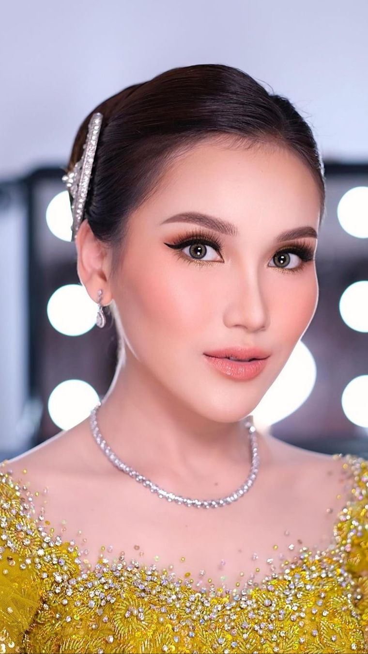 Makeup Serba Coral