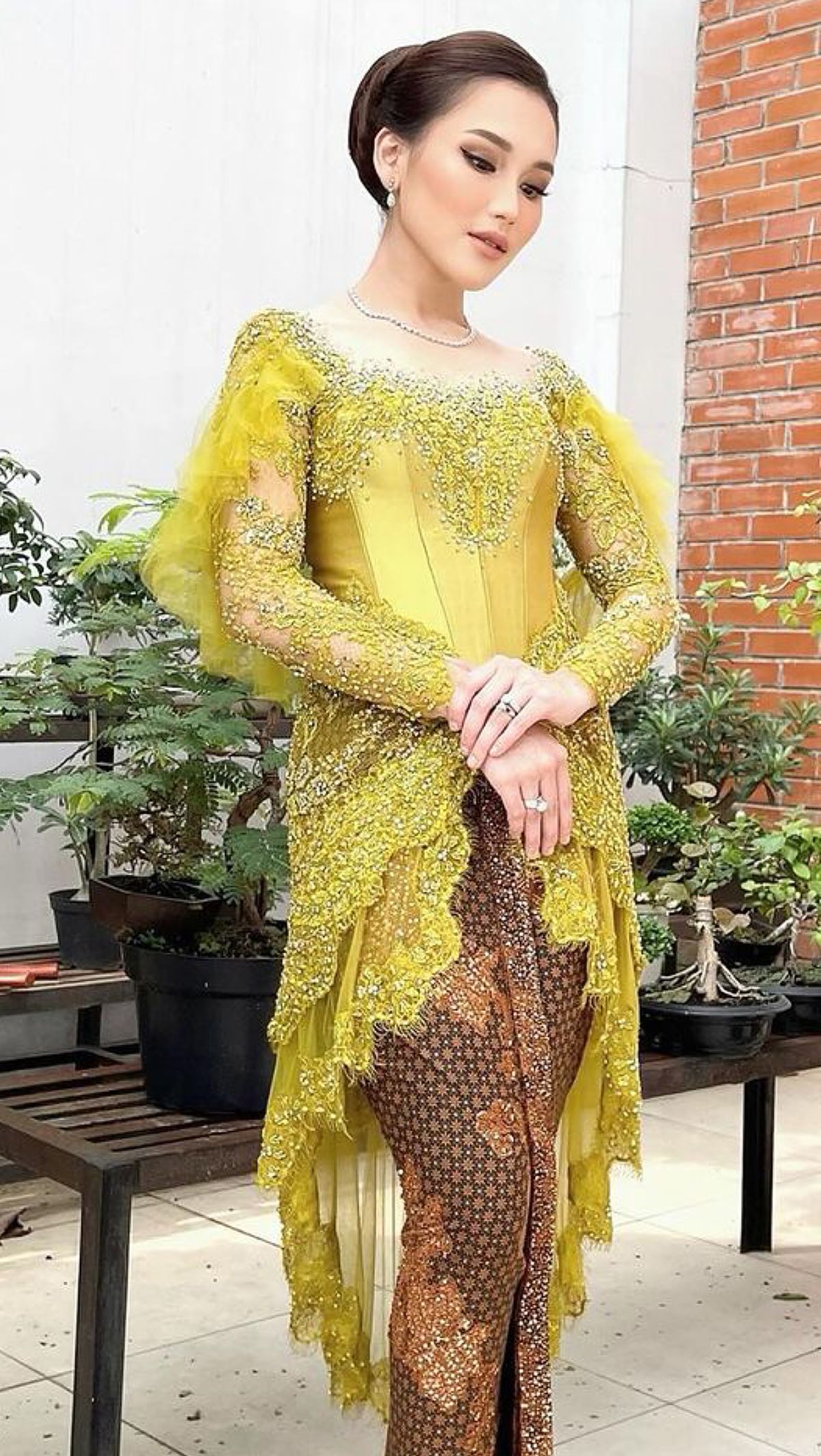 Paduan Kebaya dan Kain Batik
