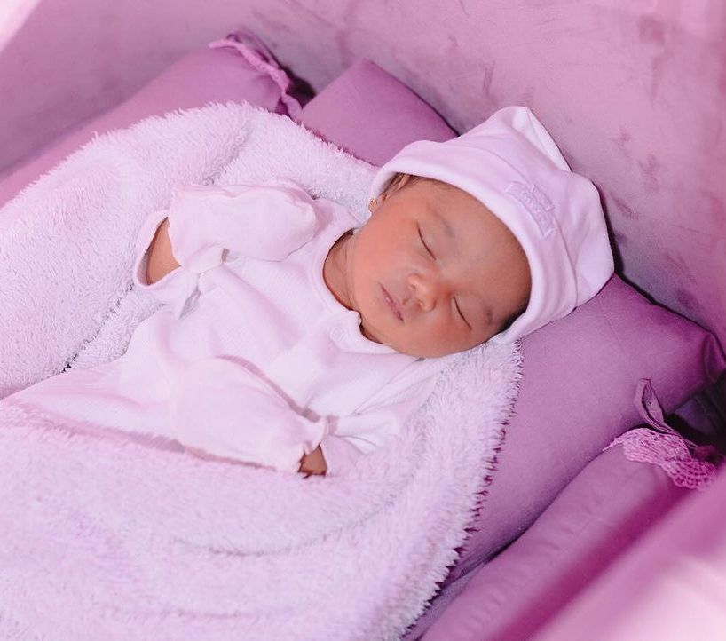 Terungkap! 10 Potret Wajah Baby Azura, Anak Kedua Atta-Aurel, Cantik Banget!