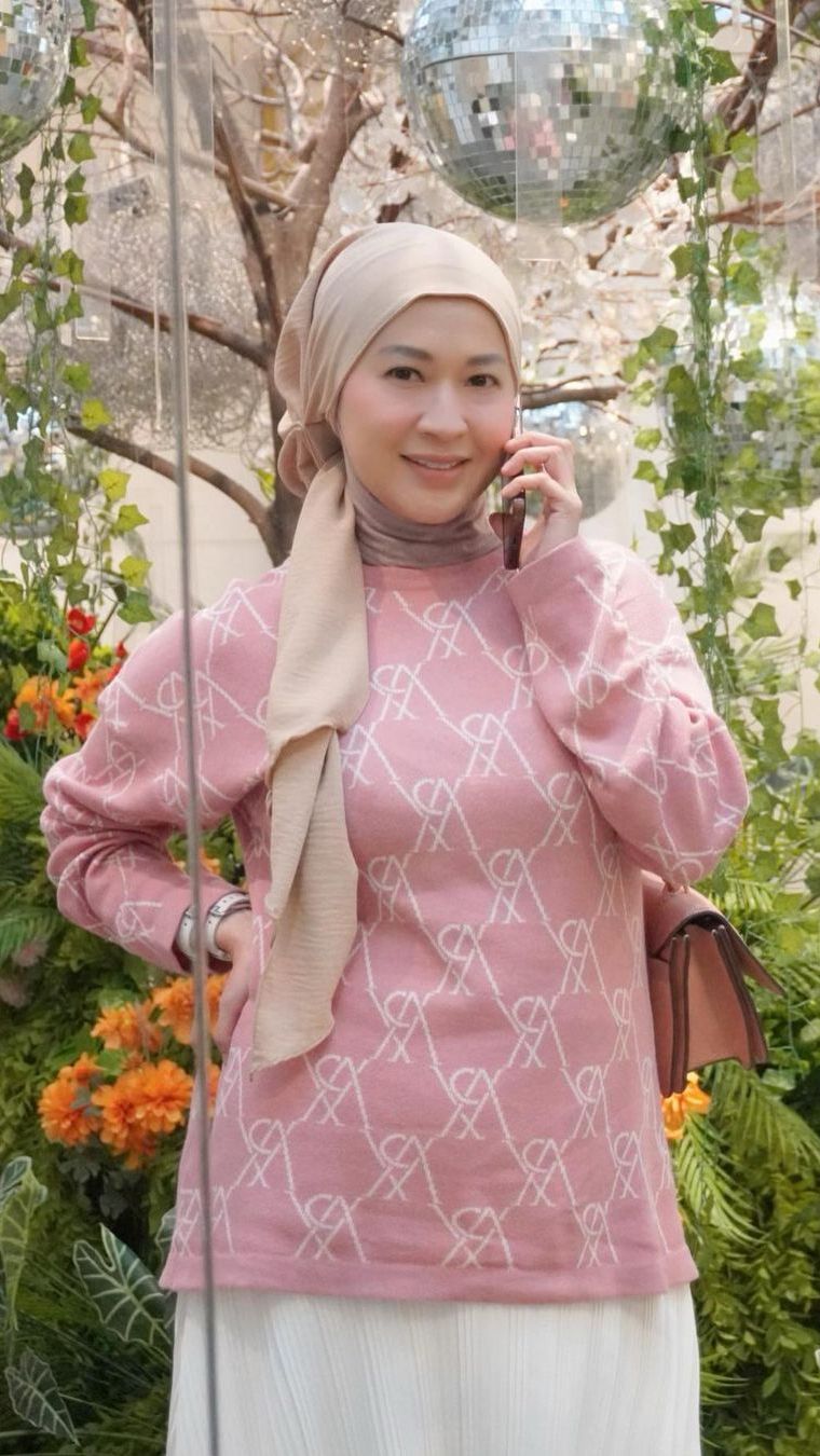 Dapat Buket Uang dari Orang Terkasih, Okie Agustina: Ini Hadiah Masa Iddah ya?
