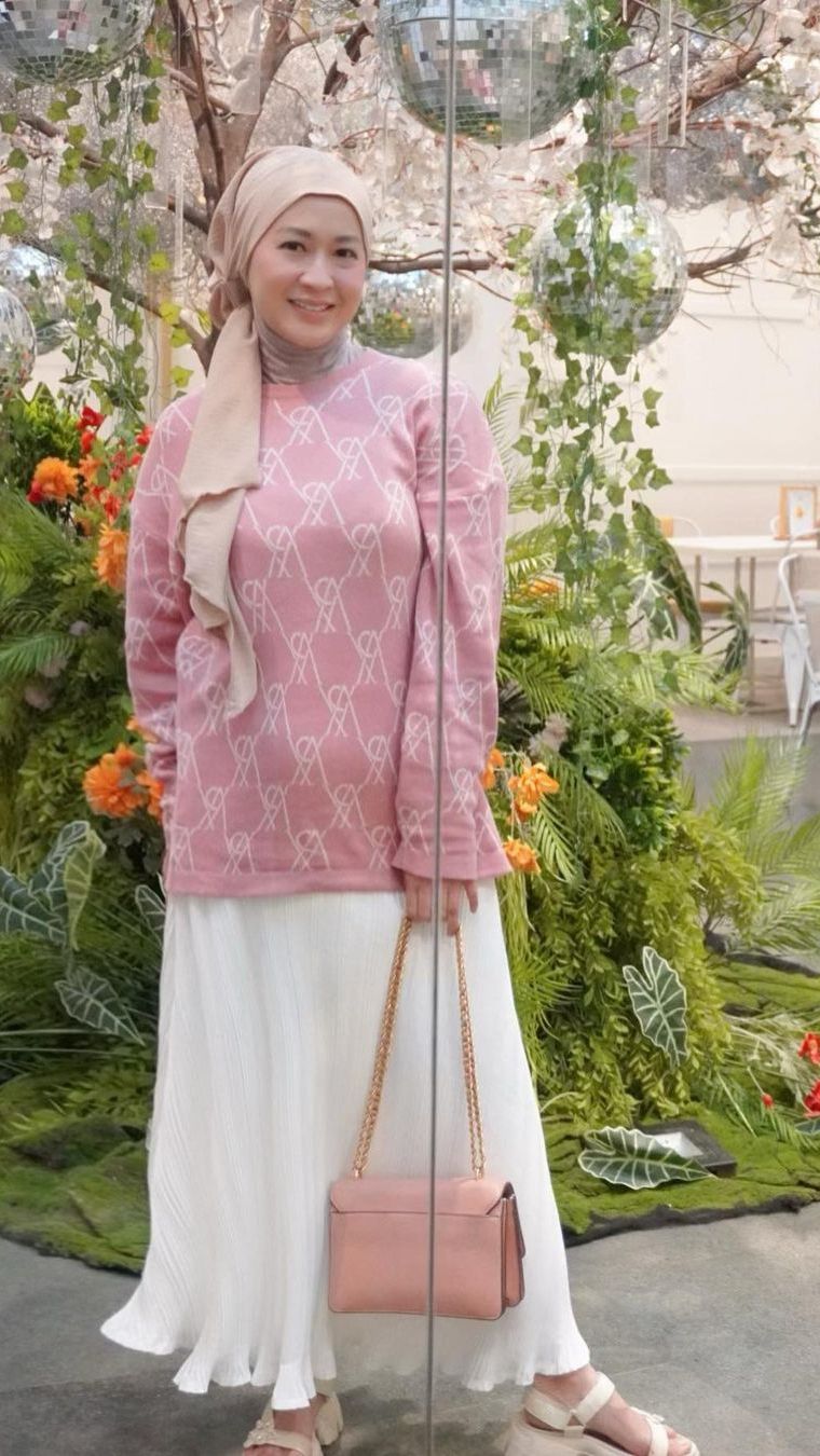 Dapat Buket Uang dari Orang Terkasih, Okie Agustina: Ini Hadiah Masa Iddah ya?