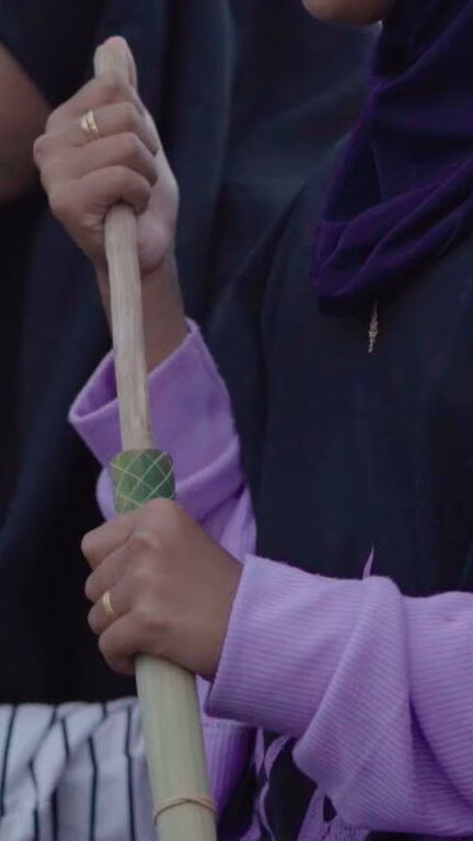 Anak di Kampung Citorek Lebak Punya Cara Unik Makan Buah, 'Dijus' Manual dalam Batang Bambu