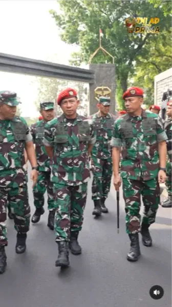 Agus Subiyanto meyakinkan kesiapan prajurit dengan meninjau Kontingen Penembak ASEAN Armies Rifle Meet (AARM) di Markas Kopassus.  <br>