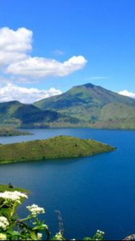 Mengenal Mangebang Solu Bolon, Tradisi Perkenalan Kapal Angkut Massal di Danau Toba<br>