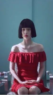 Melalui film ini, penonton dibawa untuk menyaksikan sisi pribadi Sulli yang jarang terungkap, serta melihat gambaran kejam dunia hiburan K-Pop yang seringkali mengorbankan para idolnya.