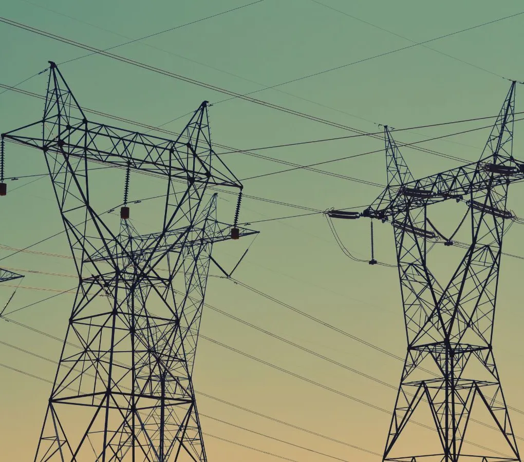 Menurut catatannya, progres pembangunan pembangkit listrik PLN hingga September 2023 masih jauh dari target, bahkan belum mencapai realisasi 60 persen.