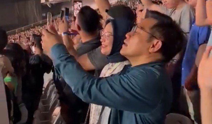 Date Night di Konser Coldplay