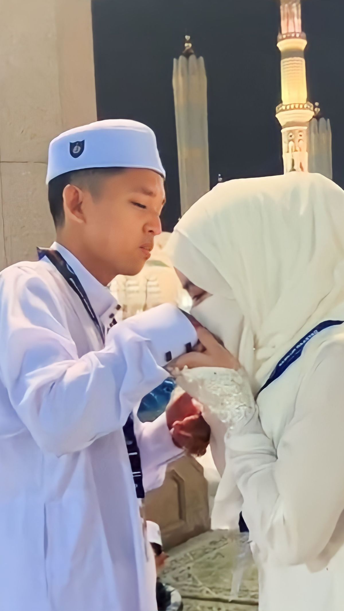 Tanpa Pesta, Pernikah Pasangan ini Sukses Bikin Netizen Iri!