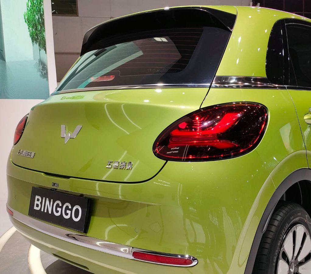 Wuling Binggo EV sebenarnya sudah dipamerkan saat pameran Periklindo Electric Vehicle Show (PEVS) pada 17 Mei 2023 di JIEXpo, Kemayoran, Jakarta. <i>Merdeka.com</i> pun sudah melihat langsung EV ini. 