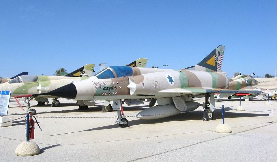 Serangan Pembuka Dilakukan Oleh Dua Jet Tempur Mirage IIIC Milik AU Israel