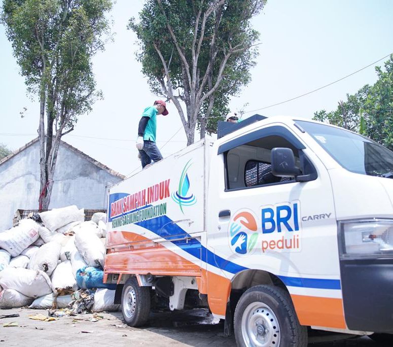Ajak Masyarakat Tepi Sungai Citarum Kelola Sampah, Kolabs Yayasan Bening Saguling & BRI Peduli