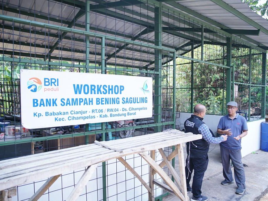 Ajak Masyarakat Tepi Sungai Citarum Kelola Sampah, Kolabs Yayasan Bening Saguling & BRI Peduli