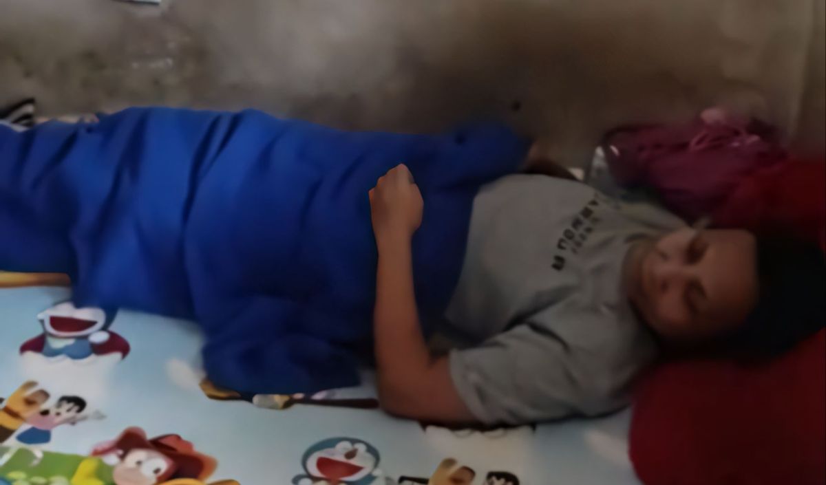 Ruang Tamu Sekaligus Tempat Tidur Istri