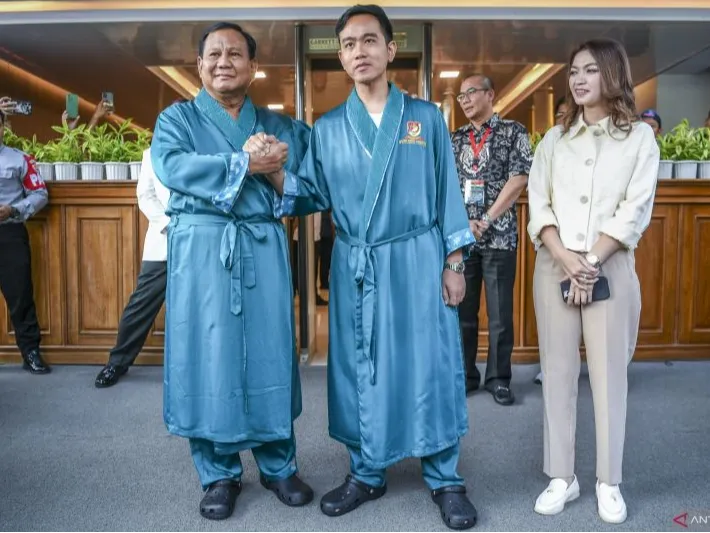 Psikolog Membaca Gesture Prabowo dan Gibran di Acara KPU: Berjarak dan Tak Berinteraksi