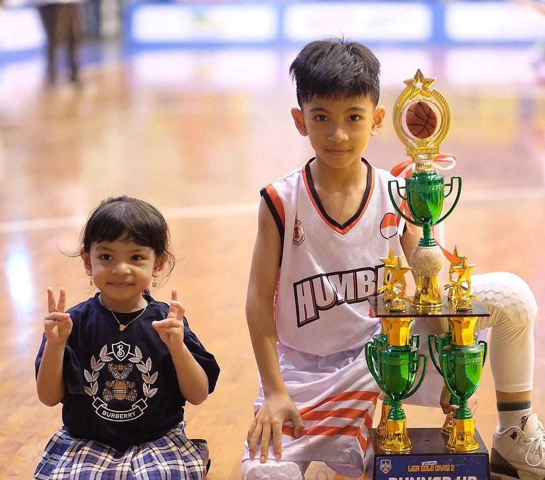 Aksi Jan Ethes Saat Tanding Basket, Kalah Tapi Tetap Semangat