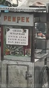 Mulianya Hati Pedagang Pempek Gerobak Tiap Hari Gratiskan Anak Yatim & Duafa, Ajaib Tak Pernah Merugi<br>