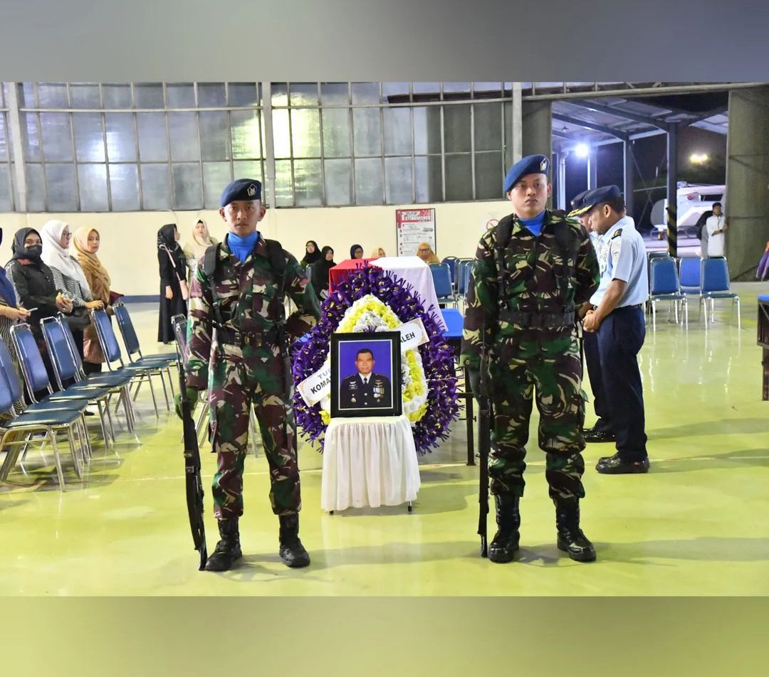 Semasa hidupnya, Ia juga pernah menjabat sebagai Kadisops Lanud Abdulrachman Saleh.<br>