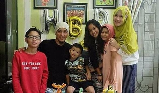 Merayakan ulang tahun bersama