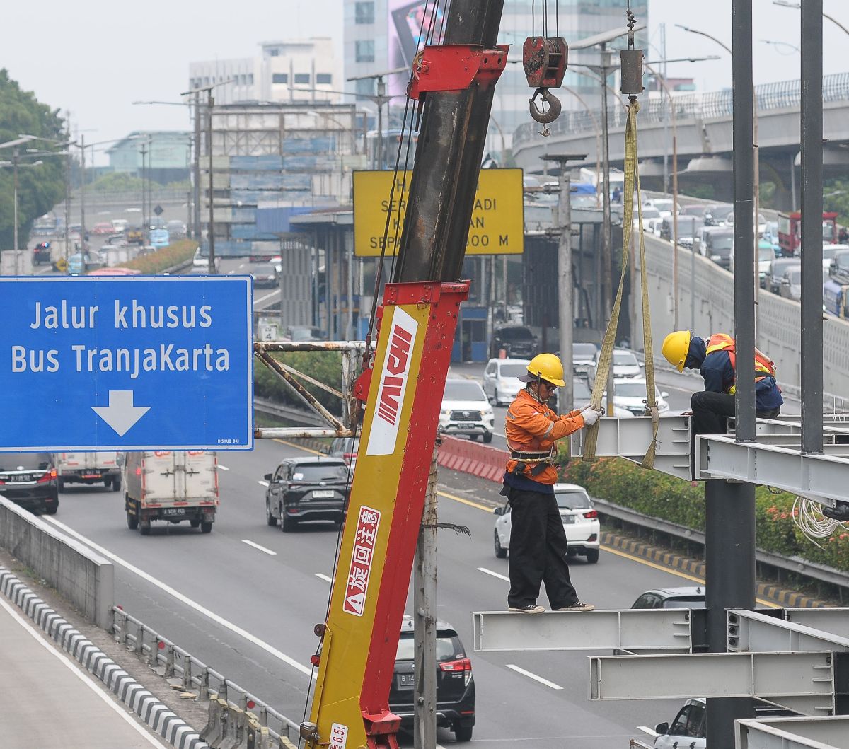 FOTO: Revitalisasi 45 Halte TransJakarta Telan Anggaran Rp600 Miliar