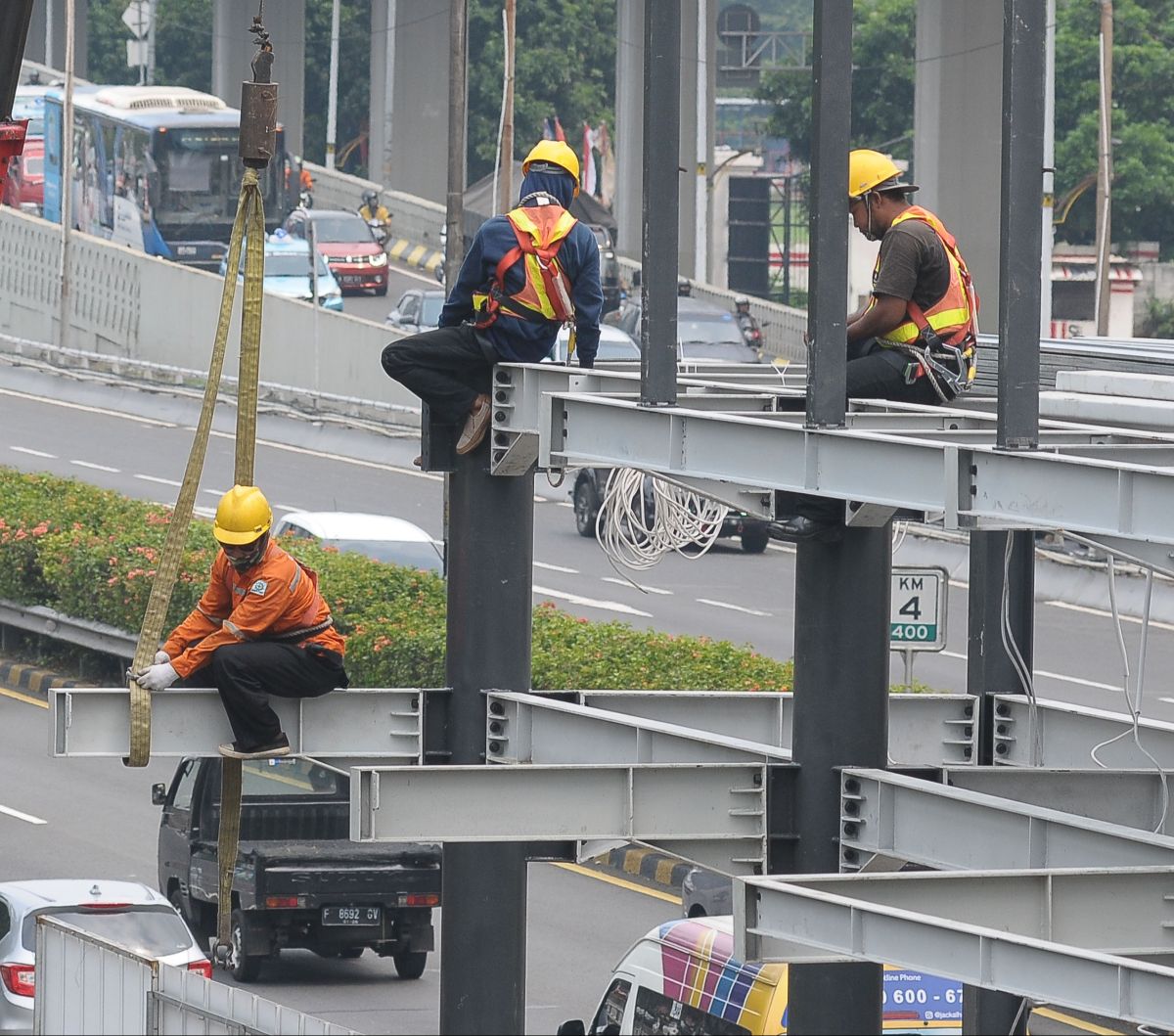 FOTO: Revitalisasi 45 Halte TransJakarta Telan Anggaran Rp600 Miliar