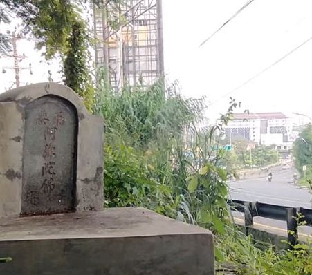 Menguak Misteri Makam Tunggal di Tanjakan Gombel Semarang, Masih Dikasih Sesaji hingga Sekarang