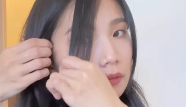 1. Ambil Sebagian Rambut Bagian Depan