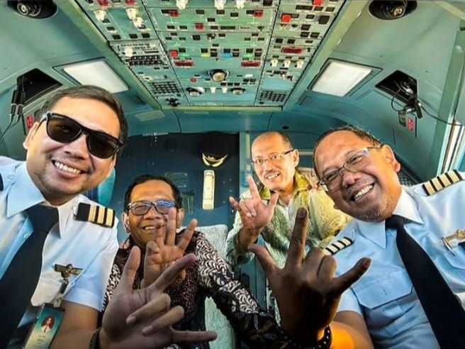 Dirut Garuda Indonesia Panggil 2 Pilot yang Ajak Cawapres Mahfud MD Masuk Ruang Kokpit